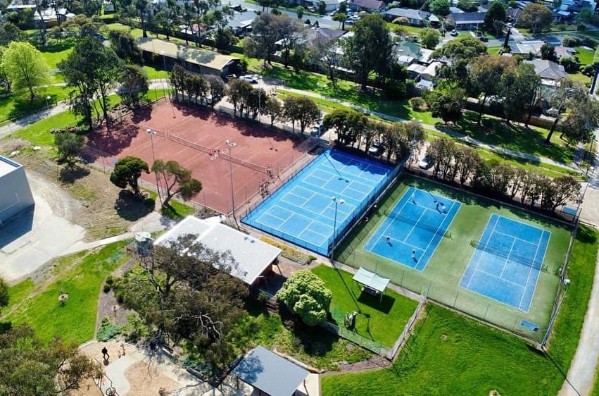 Knoxfield Pickleball and Tennis Club tennis courts