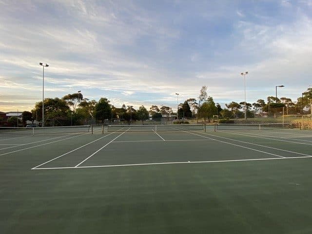 Notting Hill Pinewood Tennis Club tennis courts